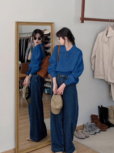 High-end blue lapel long-sleeved knitted base layer shirt for women—autumn and winter, loose-fitting short sweater, perfect as an inner layer for a stylish little top.