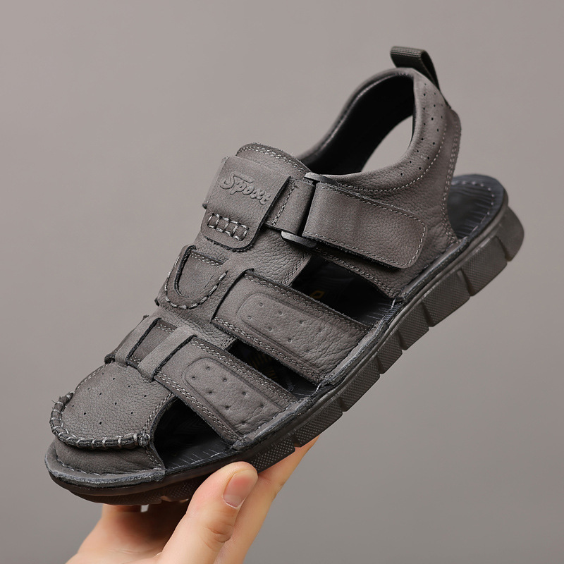 Sandalias de cuero de vaca de verano para hombres, zapatos de playa de cuero, aire permeable, zapatos casuales para hombres de mediana edad, suaves.