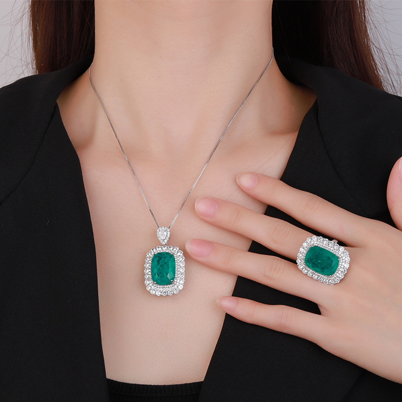 2024 nueva joyería Zhuang Shengsheng, fondo de cobre, esmeralda de simulación chapada en oro, traje retro rectangular gordo femenino 13*18