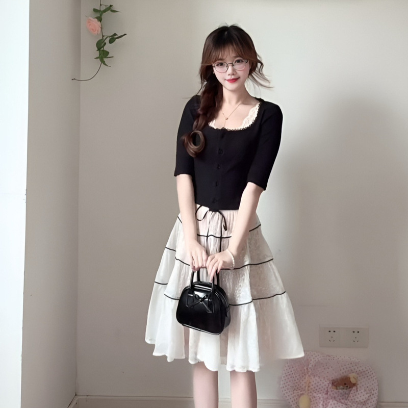 Korean-Style Casual Black Short Knit Top for Women, Summer Square Neck Lace Trim, Mid-Sleeve, Single-Breasted, Waist-Cinching, Slimming Top Korean-Style Casual Black Short Knit Top for Women, Summer Square Neck Lace Trim, Mid-Sleeve, Single-Breasted, Waist-Cinching, Slimming Top