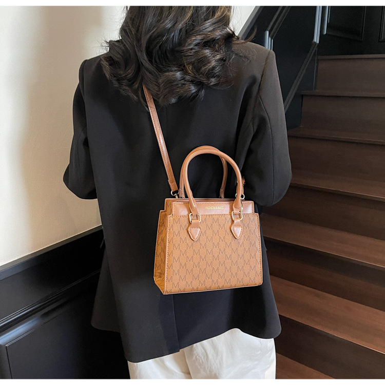 510g Weight Zipper Closure Type Single Shoulder Strap Strap Type Shoulder Bag Bags Type Casual Occasion Pu Leather Material Letter Pattern All Seasons Season Women's Gender Streetwear Style Square Shape Small Size Women's Small Pu Leather Letter Streetwear Square Zipper Shoulder Bag 15