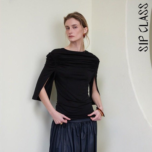 Designer Brand 2026 Summer Black Round-Neck T-Shirt for Women with Shoulder Ruching, Waist-Cinching, Slimming Effect, Short-Sleeve Wool Top