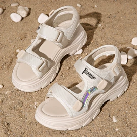 平底拖鞋;高跟凉鞋;高跟拖鞋