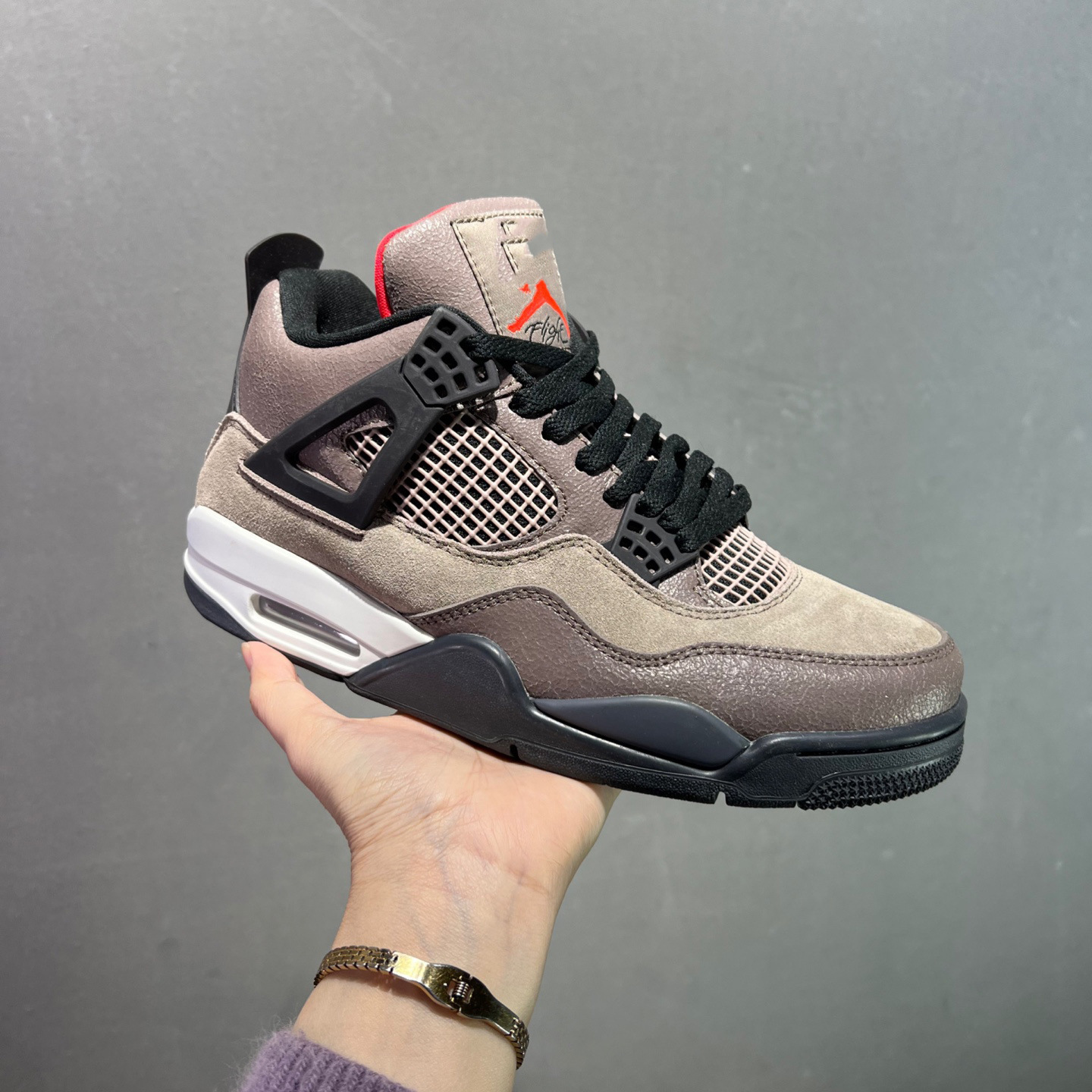 Visión alta aj4 zapatos de baloncesto de cuero gris de seda para hombres zapatos deportivos casuales con almohadilla de aire de fondo grueso para mujeres Kaws nocturario