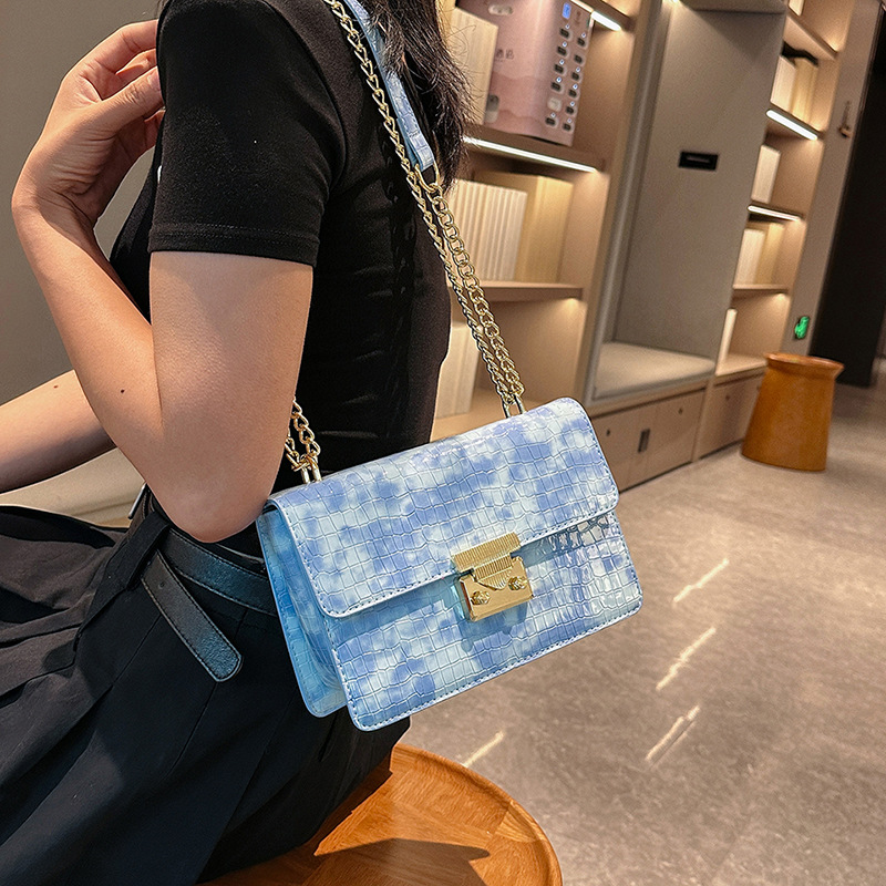 European and American 2023 new small square bag for women, high-end fashion and leisure, new portable one-shoulder cross-body three-dimensional square_voghion.com