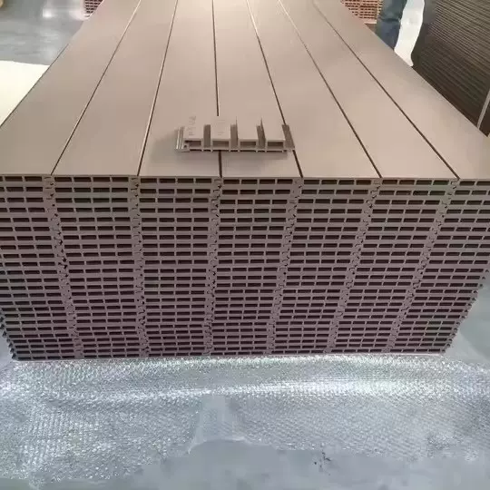 户外装饰塑木外墙挂板防腐耐用木塑共挤墙板景观工程户外装修板材