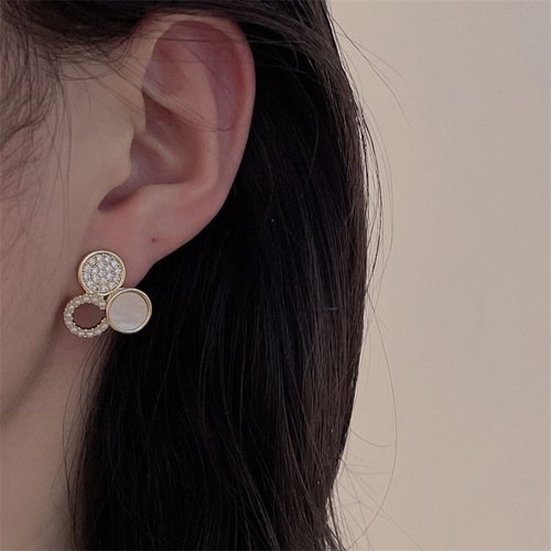 Fashionable and versatile butterfly love tassel shell earrings women's high-end temperament geometric flower earrings wholesale