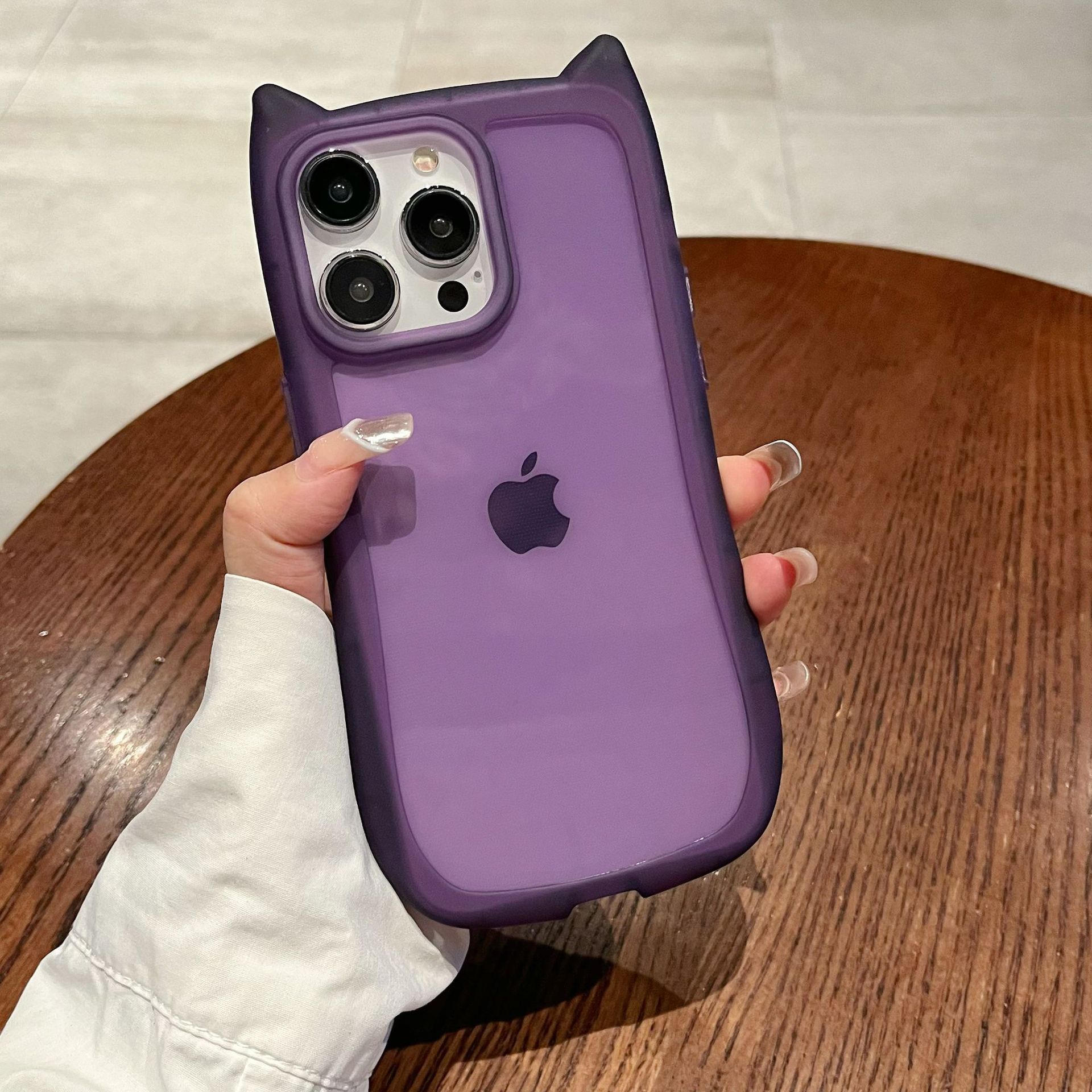 猫の耳の殻はiphone16 proの保護カバーの純色のアイデアのリンゴ14promaxの全柔らかい携帯の箱を適用します。