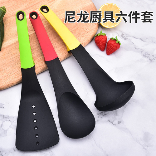 Manufacturer wholesale nylon kitchenware seven-piece set with colorful handles non-stick cooking spoon and spatula with hanging rack kitchenware set