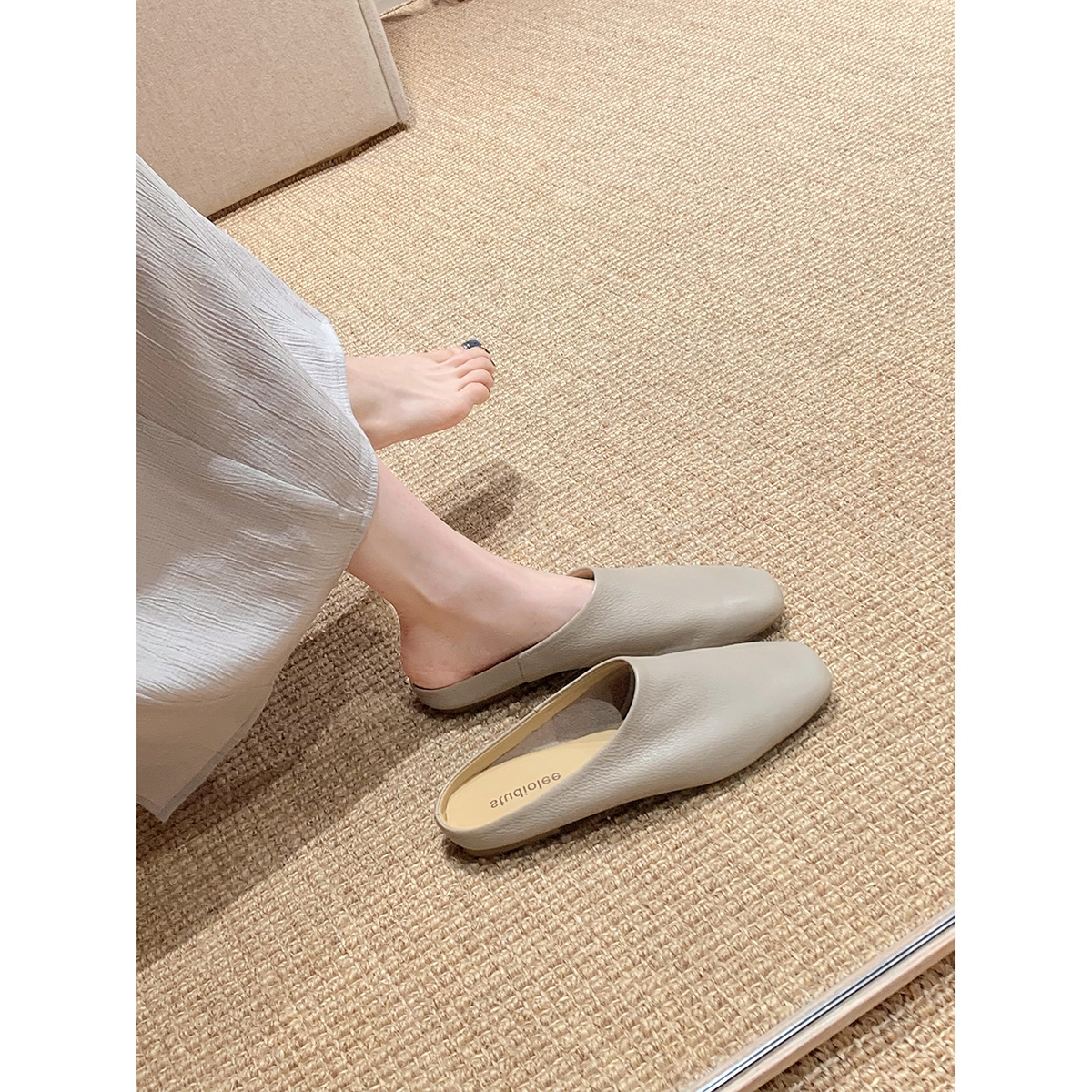 Sheepskin Grape-Colored Lazy Slippers, Soft and Easy to Wear, Closed-Toe Slippers for Women, Summer Outdoor Slip-On Mules, Half Slippers