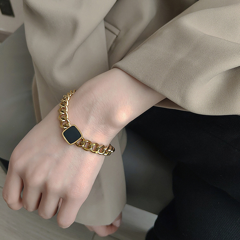 Style de créateur, personnalité exagérée, collier à chaîne épaisse en acier titane, bracelet à chaîne de clavicule carrée noire polyvalent de niche_voghion.com