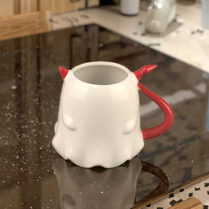 Taza de cerámica de temperatura media Taza de Halloween Little Music Magic Elf Devil Tail Taza de cerámica de dibujos animados lindo de gran capacidad