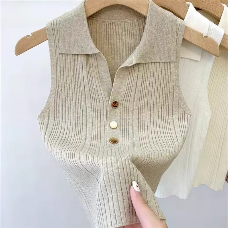 Chaleco sin mangas de tejido fino, con cuello polo y solapa image 3