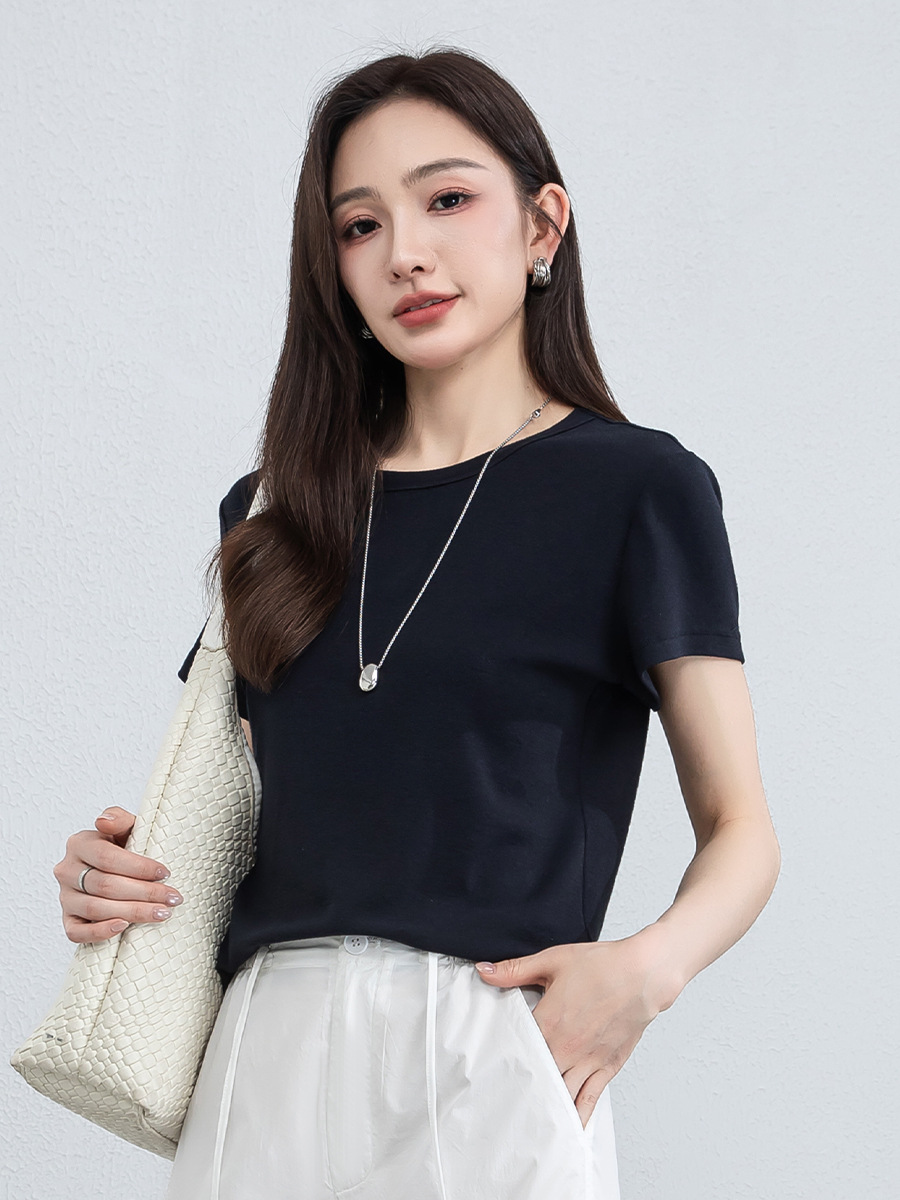 Áo thun nữ cổ tròn tay ngắn chất liệu co giãn cao, cảm giác mềm mại như mây, che khuyết điểm tạo dáng thon gọn — màu xanh navy
