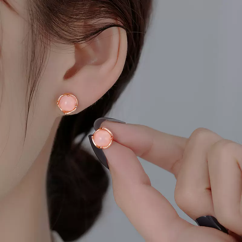 2024新款粉色精致耳钉女甜美小众2024年新款轻奢耳饰