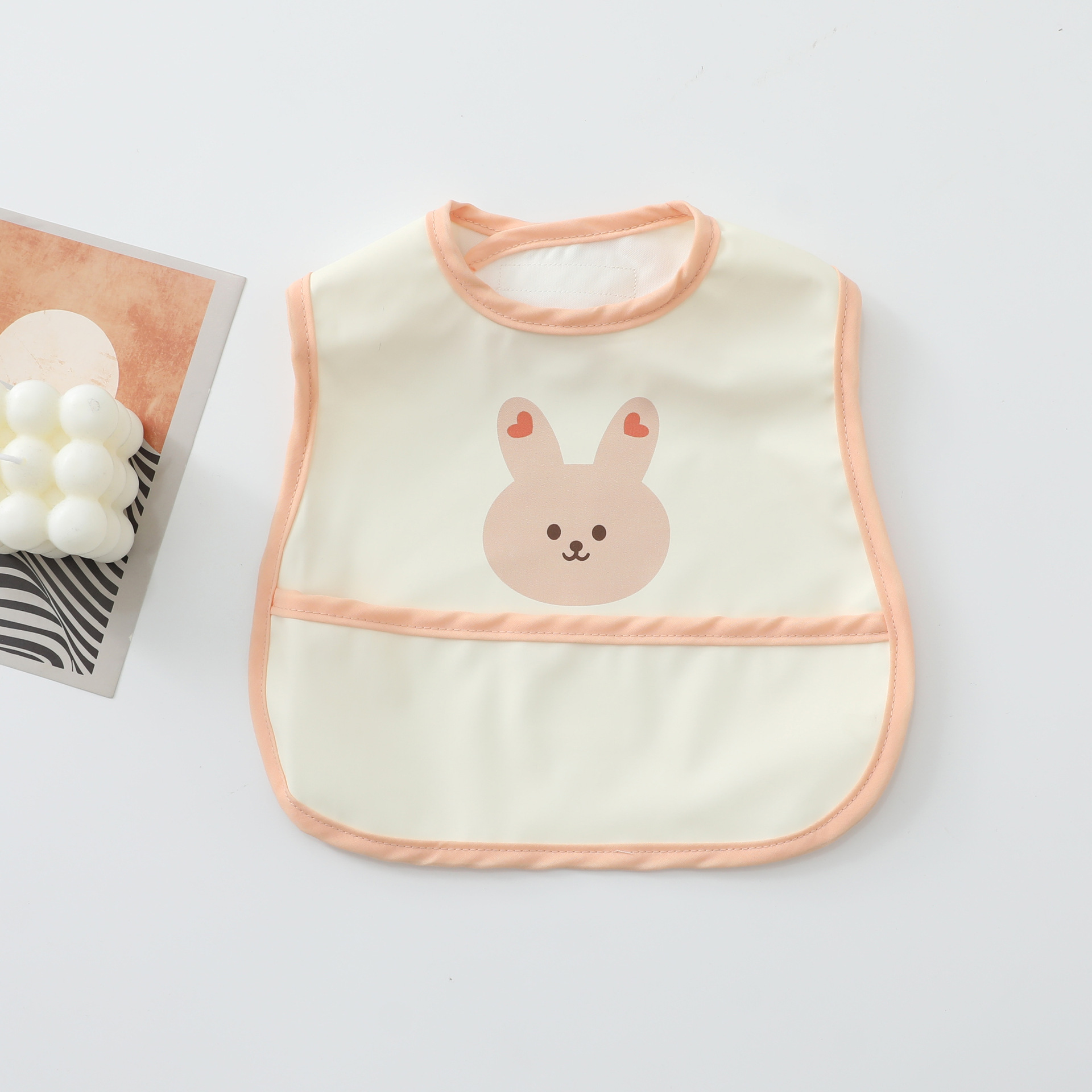 Pu 작은 턱받이 핑크 가장자리 위치 토끼