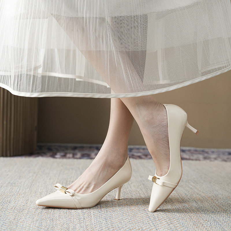 Giày cao gót nữ mũi nhọn gót mảnh 6–8 cm trang trí nơ, da bóng — Màu kaki, Màu trắng ngà, màu đen
