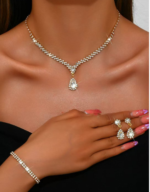 Diamond drop white diamond gold three-piece set