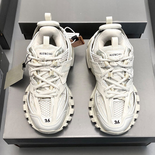 22�ϵ�Ь�͹�track3.0�\�����e���͸����Ů���Nһ�����l����