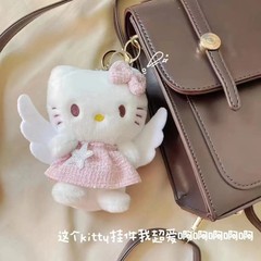 天使のkitty猫のぬいぐるみのキーホルダーが可愛いです。