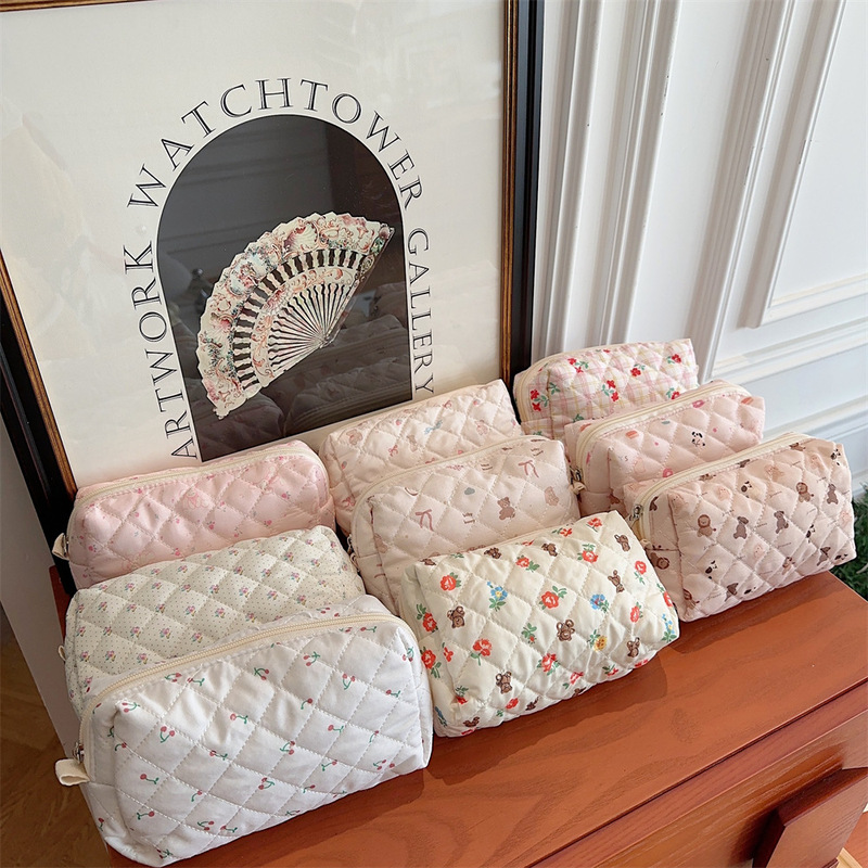 31291 Fresh Quilted Hand Cosmetic Bag Girls Large Capacity Cute Storage Student Zipper Stationery Bag Pen Bag