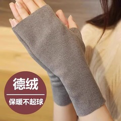 徳絨毛の半分の指の手袋の女性の冬の半分は指のベルベットを漏らして保温します。
