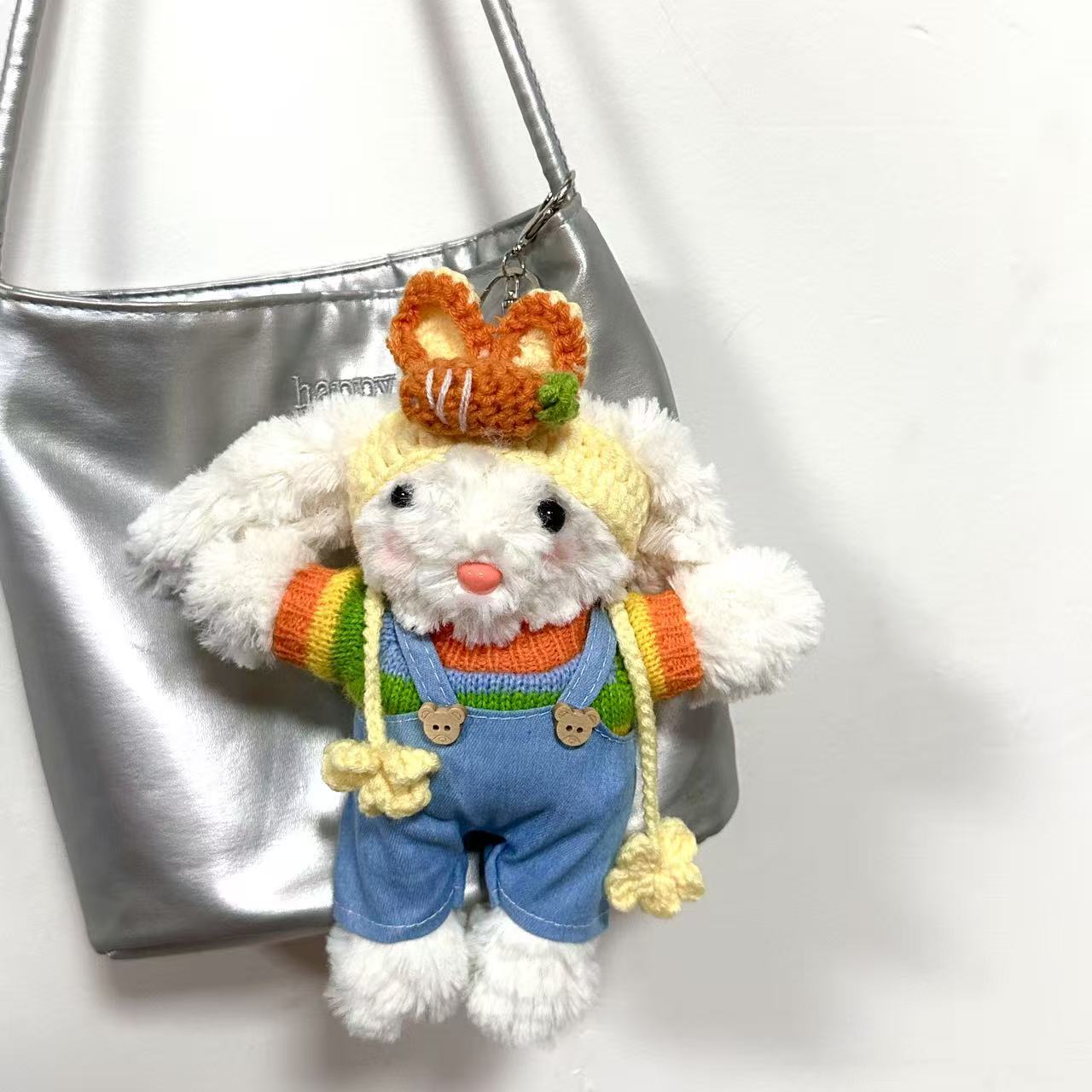 Explosión de peluche suave lindo colgante de llavero pequeño libro rojo con lindos muñecas de peluche de conejo bolsos de dibujos animados colgante mujer