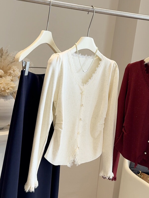 Shimmering V-neck sweater for women, long-sleeved, 2025 autumn new style, lace splicing, versatile solid color pullover base shirt Shimmering V-neck sweater for women, long-sleeved, 2025 autumn new style, lace splicing, versatile solid color pullover base shirt