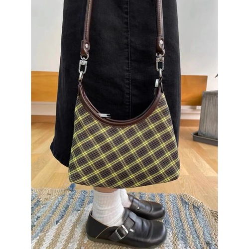 New retro plaid armpit single shoulder bag niche design high-grade texture commuting bag fashion versatile crossbody bag you