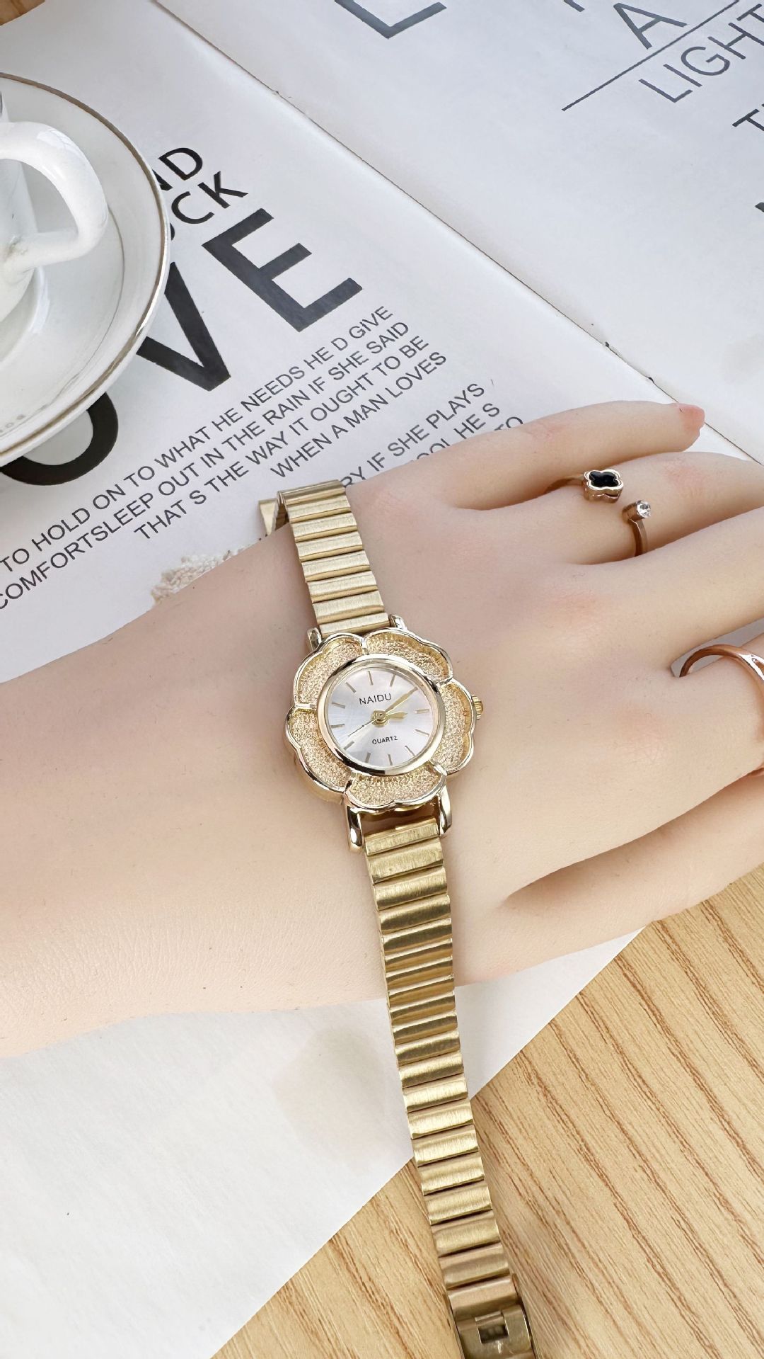 Casual Style Casual Solid Color Concealed Buckle Quartz Women's Watches