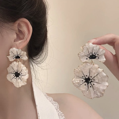 レトロな古い滴釉イチョウの花のイヤリングヨーロッパとアメリカの誇張されたハイエンドイヤリングニッチデザインパーソナライズされたイヤリング