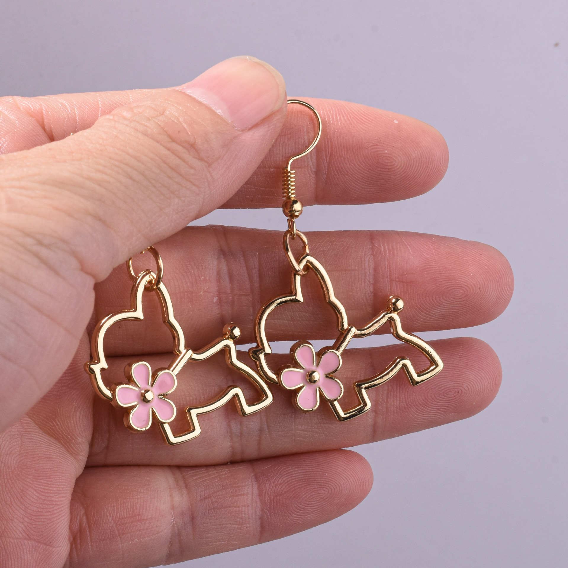 跨境原创新款樱花点油小狗春天系日韩风女士耳坠耳勾简约唯美粉色