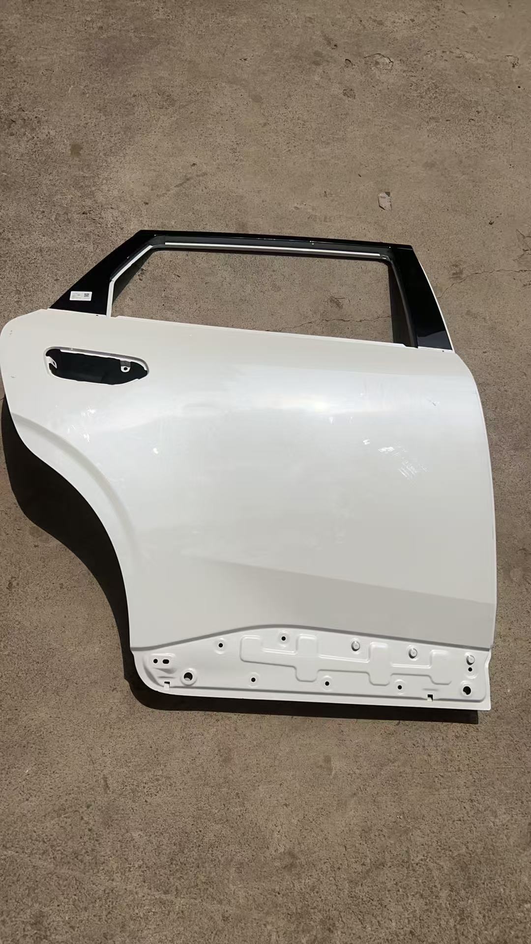 Suitable for the right rear door of the Arcfox T1. In stock for quick delivery, shipped by the manufacturer