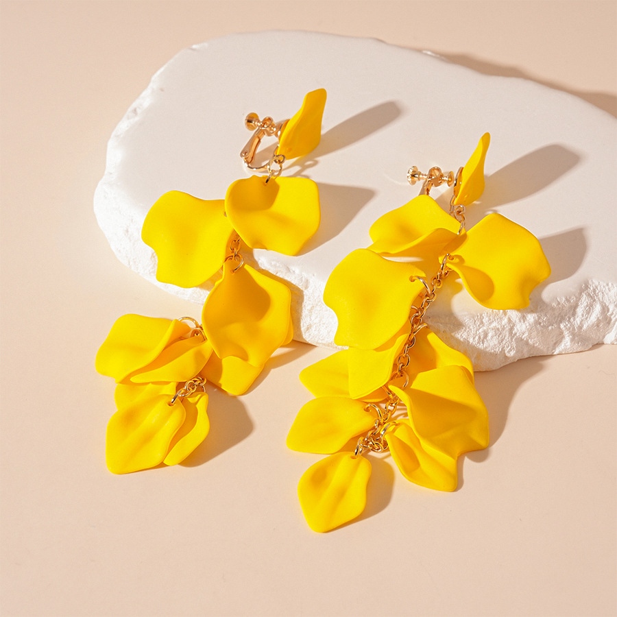 Petal amarillo Ear Clip