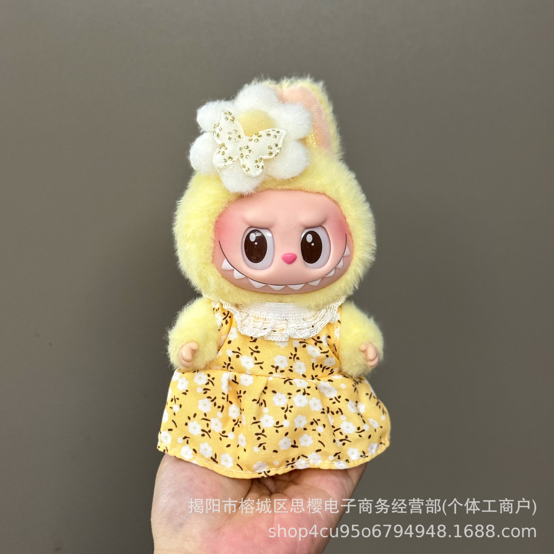 Solo la ropa es adecuada para la ropa de bebé Rabubu de 123 generaciones Labubu ropa colgante de 17cm muñeca traje de felpa falda