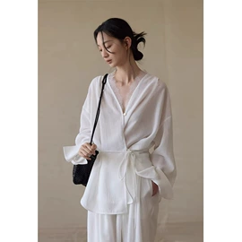 女式衬衫;女式T恤;半身裙