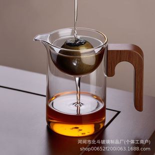 Xiaoyao Cup Small Green Mandarin Tea Infuser with Tea Filter, One-Click Wooden Handle, Heat-Resistant Glass Small Green Mandarin Press Pot