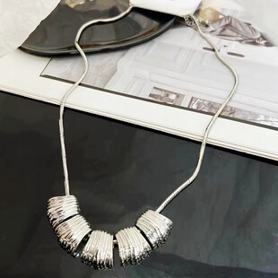 Unique Designer Fashion Vintage Silver Square Necklace Personality Exaggerated Minimalist Style Light Luxury Creative Sweater Chain Short Style