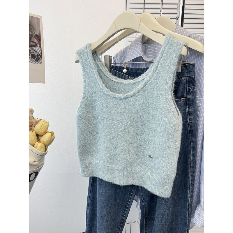 Design woolen demi-season vest