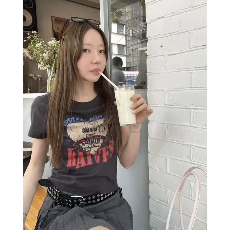 Now the New 2026 Spring/Summer Collection from Korean Designer Ra*Ve Includes Cha Jung-Won's Vintage Heart Short-Sleeve T-Shirt Now the New 2026 Spring/Summer Collection from Korean Designer Ra*Ve Includes Cha Jung-Won's Vintage Heart Short-Sleeve T-Shirt