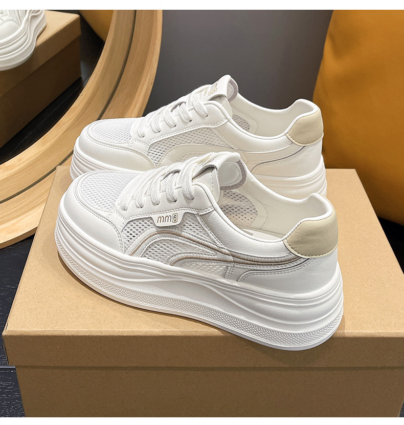 Zapatos blancos transpirables de verano para mujeres en 2026 nueva versión coreana de zapatos deportivos casuales ultraligeros y gruesos.