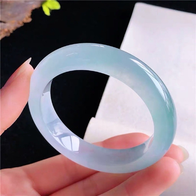 Vòng tay ngọc bích tự nhiên Myanmar cao cấp – đường kính trong 51–65 mm chi tiết 1