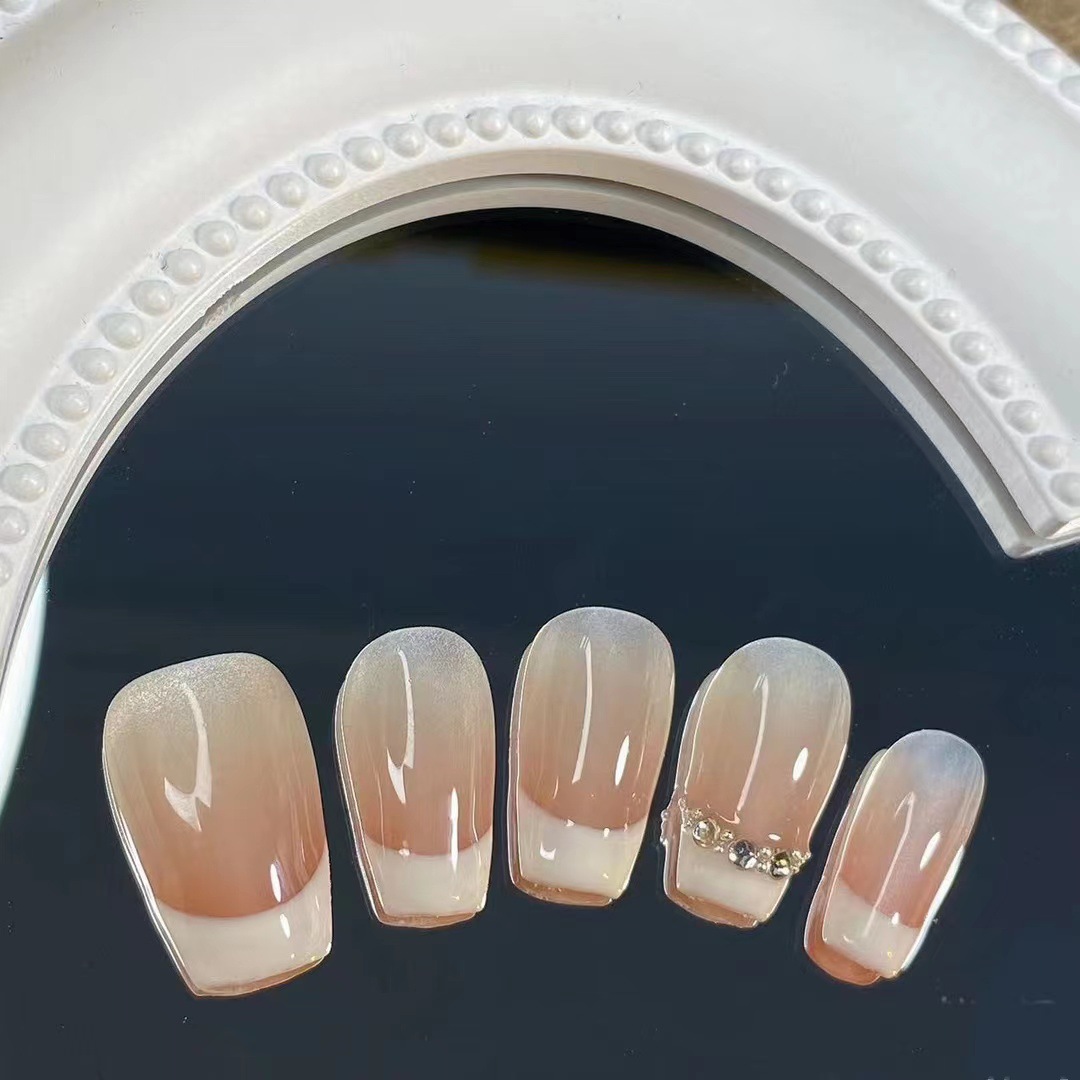 Romantic French Handmade Wearable Nails with Smudged Gradient Sparkling Diamonds Pure Lust Style Short Wedding Dress Bridal Manicure Patch