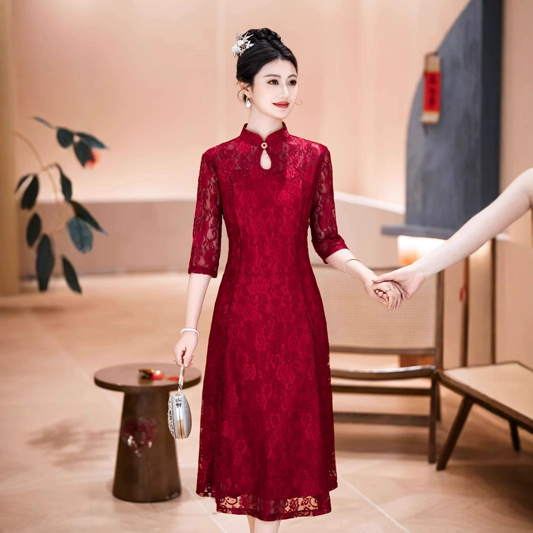 Свадебный банкет свекрови cheongsam среднего возраста мама cheongsam свадебное платье благородный 2025 новый кружевной чонсам свадебное платье