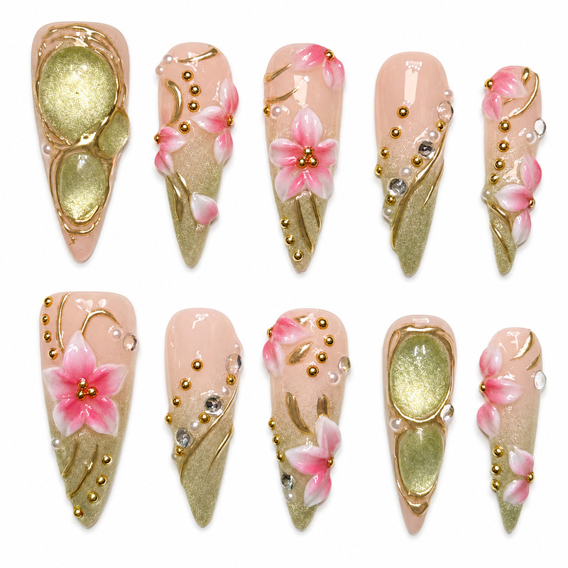 Handmade press-on nails in nude pink and champagne gold, long pointed shape with 3D floral metal lines, 10-piece set, in stock for wholesale and available for dropshipping Handmade press-on nails in nude pink and champagne gold, long pointed shape with 3D floral metal lines, 10-piece set, in stock for wholesale and available for dropshipping