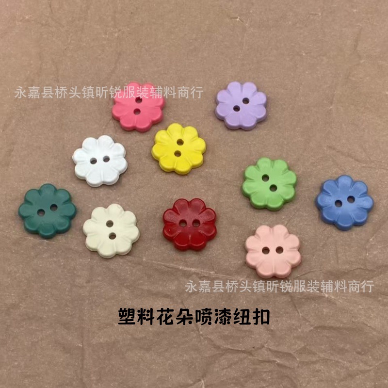 新款彩色塑料喷漆八叶花朵两眼纽扣可爱风帽子围巾头饰衬衫装饰扣
