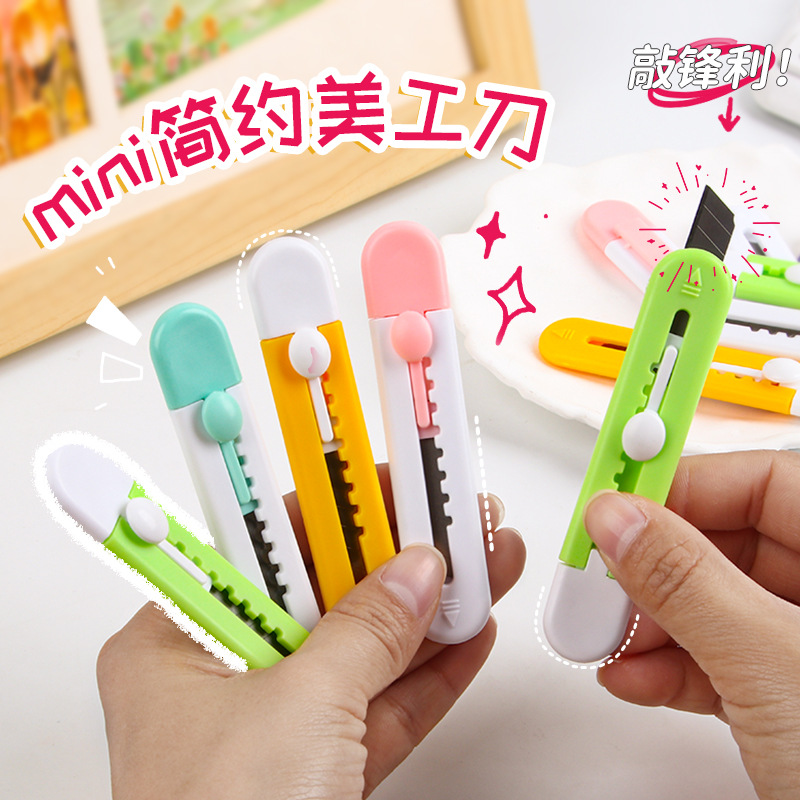 Hermoso cuchillo de dibujos animados afilado mini portátil expreso desempaquetado artefacto de oficina estudiante cuchillo de corte de papel al por mayor