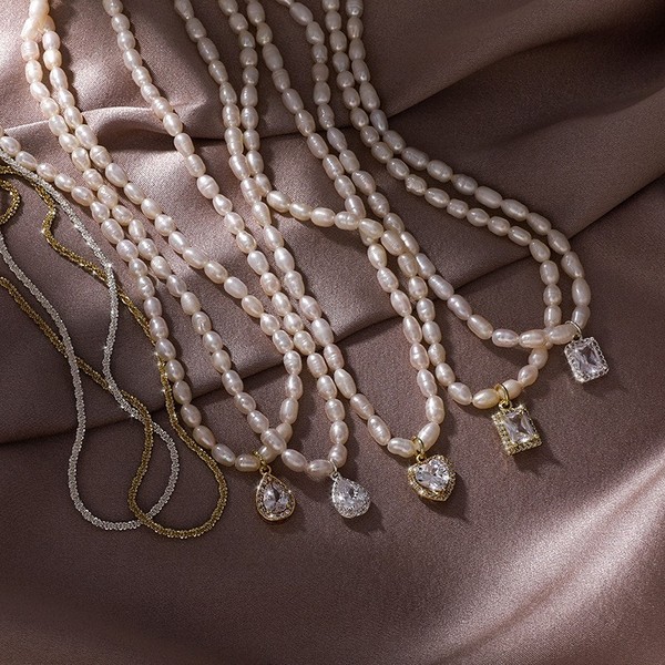 Retro universal necklace from pearl