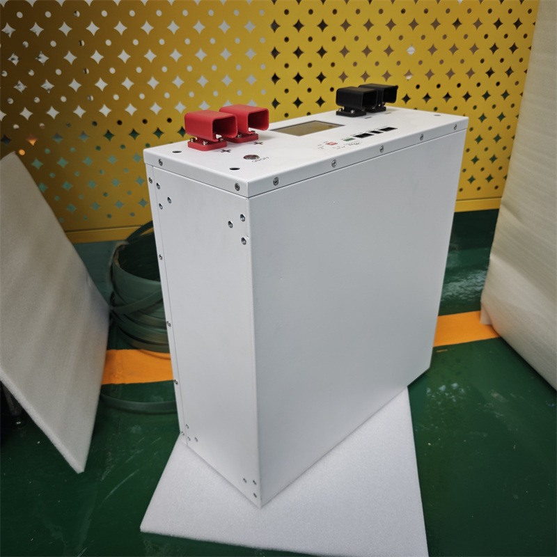Batería de almacenamiento de energía 5kWh fosfato de hierro de litio doméstico 51.2V100Ah pared tipo fuente de alimentación solar de respaldo