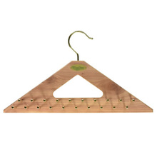 厂家批发供应雪松木衣架 精美健康实木 银色金属件雪松木展示架